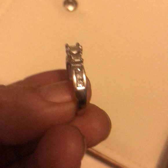 Diamond ring - Picture 3 of 4